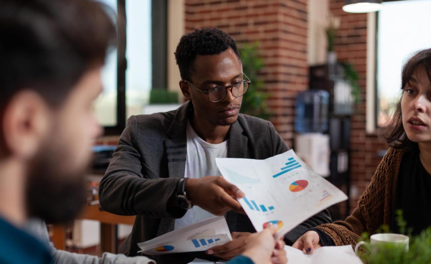 Seminarraum mit Experten-Lernumgebung für Finanz-Mindset Training